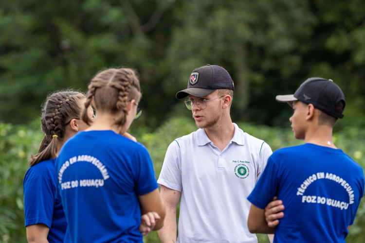 Paraná fortalece ensino agrícola com tecnologia, cursos técnicos e inovação aplicada