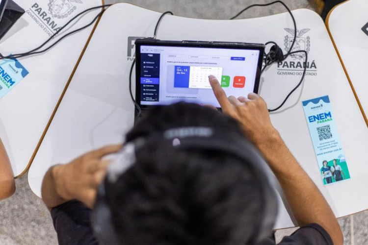 Rede estadual alcança marca de 1 milhão de livros lidos na plataforma Leia Paraná