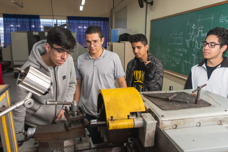 Paraná amplia acesso ao ensino técnico com parceria entre Educação e Senai