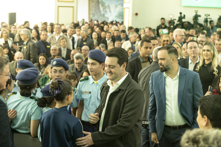 Estado apoiará municípios na implementação de inglês e robótica no Ensino Fundamental