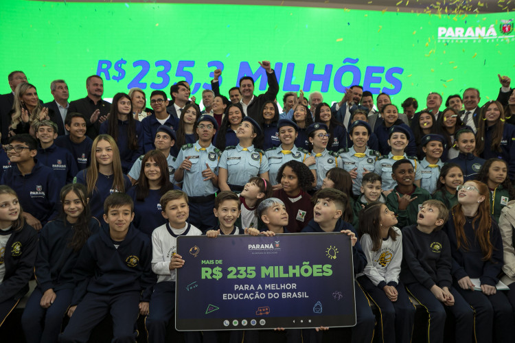 Estado apoiará municípios na implementação de inglês e robótica no Ensino Fundamental