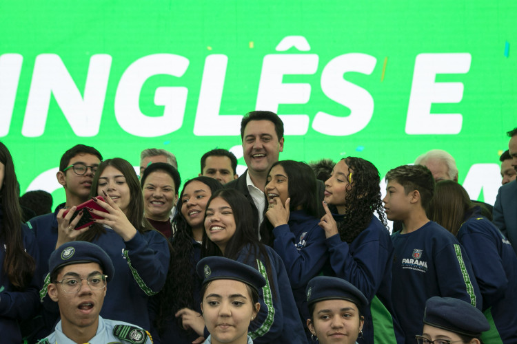 Estado apoiará municípios na implementação de inglês e robótica no Ensino Fundamental
