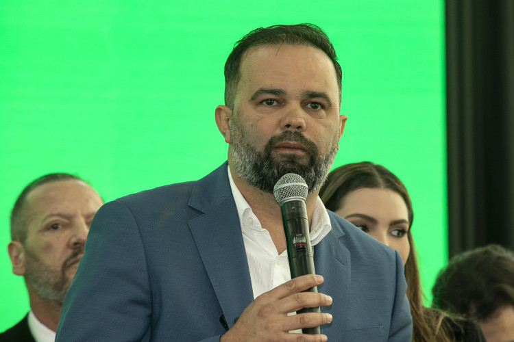 Estado apoiará municípios na implementação de inglês e robótica no Ensino Fundamental