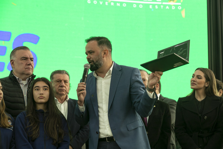 Estado apoiará municípios na implementação de inglês e robótica no Ensino Fundamental