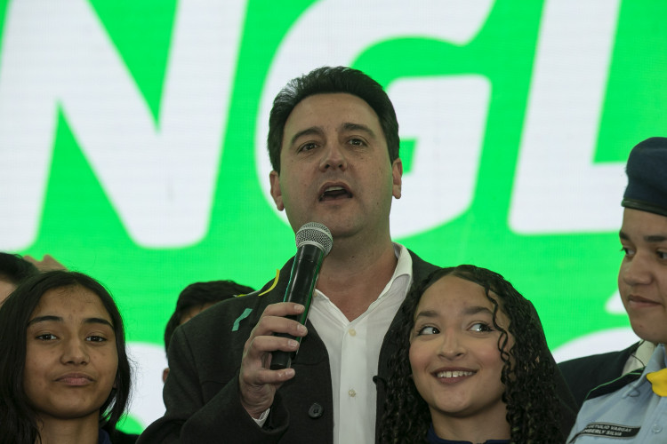 Estado apoiará municípios na implementação de inglês e robótica no Ensino Fundamental