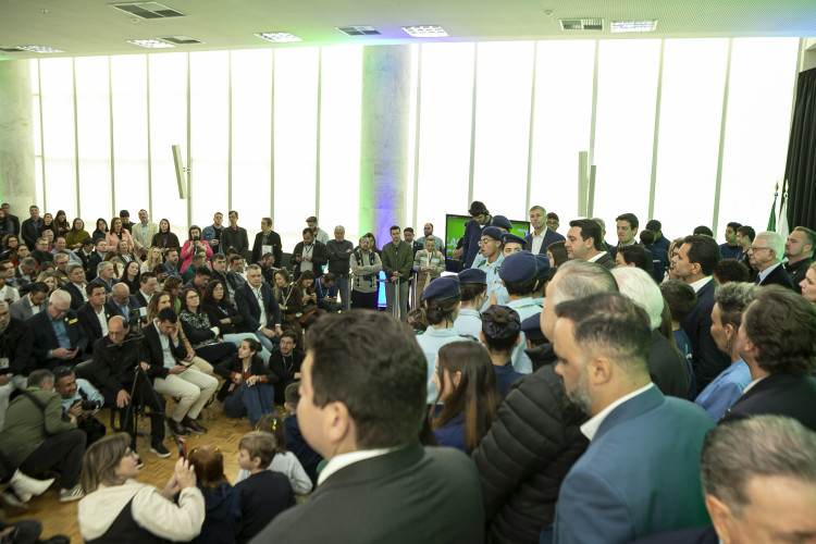 Estado apoiará municípios na implementação de inglês e robótica no Ensino Fundamental