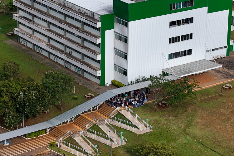 Alunos do colégio mais atingido de Rio Bonito do Iguaçu retornam à sala de aula para fechar o ano letivo