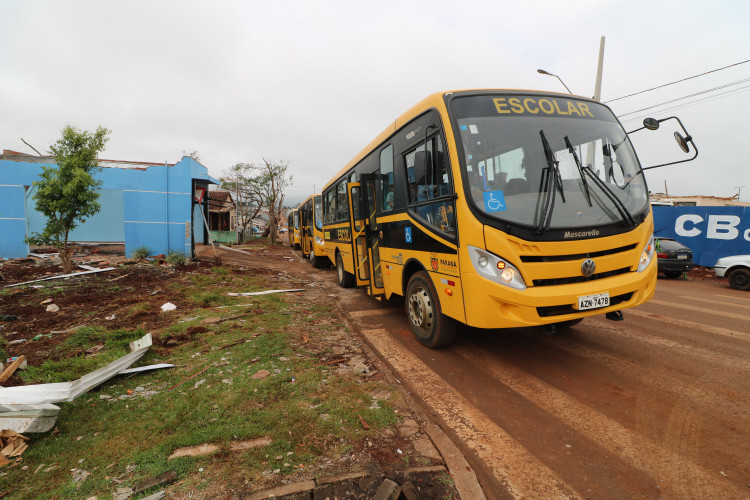 Alunos do colégio mais atingido de Rio Bonito do Iguaçu retornam à sala de aula para fechar o ano letivo