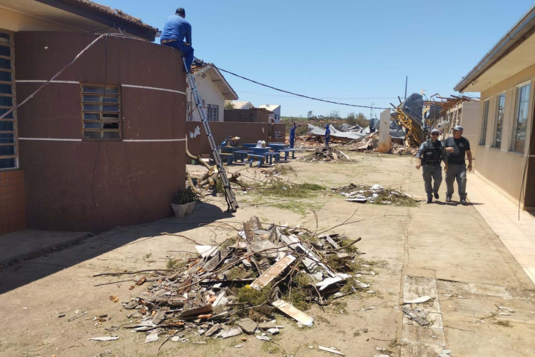 Paraná pessoas privadas de liberdade para reconstruir escolas e Apae de Rio Bonito do Iguaçu