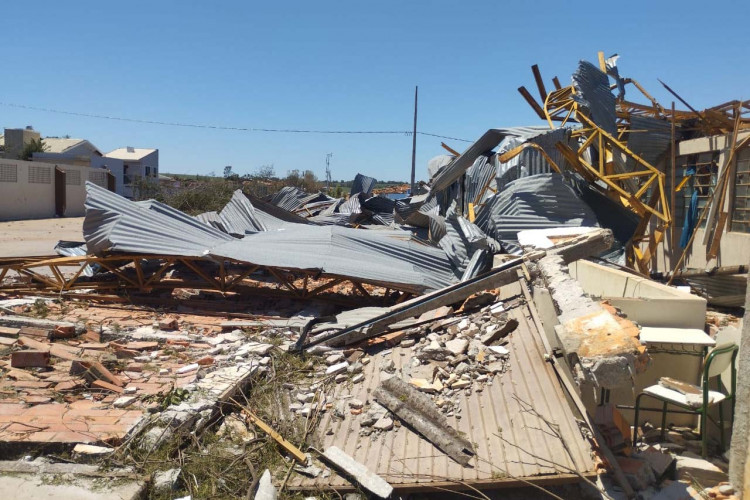 Paraná pessoas privadas de liberdade para reconstruir escolas e Apae de Rio Bonito do Iguaçu