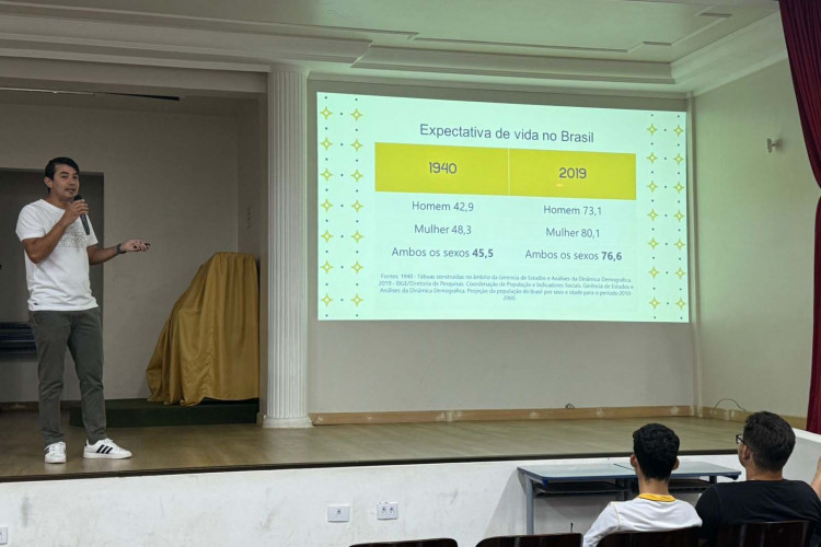 Alunos de curso técnico em Maringá criam apps com foco em melhorar a vida de idosos