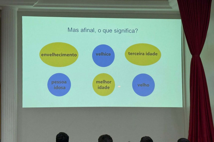 Alunos de curso técnico em Maringá criam apps com foco em melhorar a vida de idosos