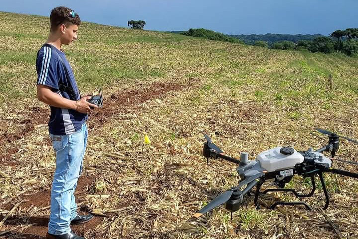 Investimento do Estado em drones impulsiona aprendizado nos colégios agrícolas