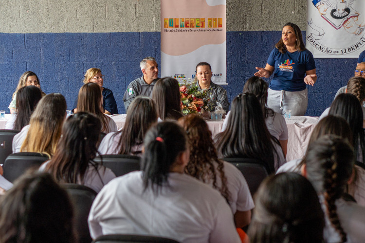 Educação abre seleção de professores para o Programa Mulheres Mil em 5 municípios