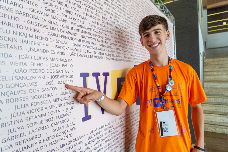 300 projetos: feira destaca inovação de alunos da rede estadual com altas habilidades