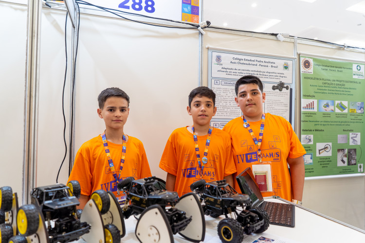 300 projetos: feira destaca inovação de alunos da rede estadual com altas habilidades