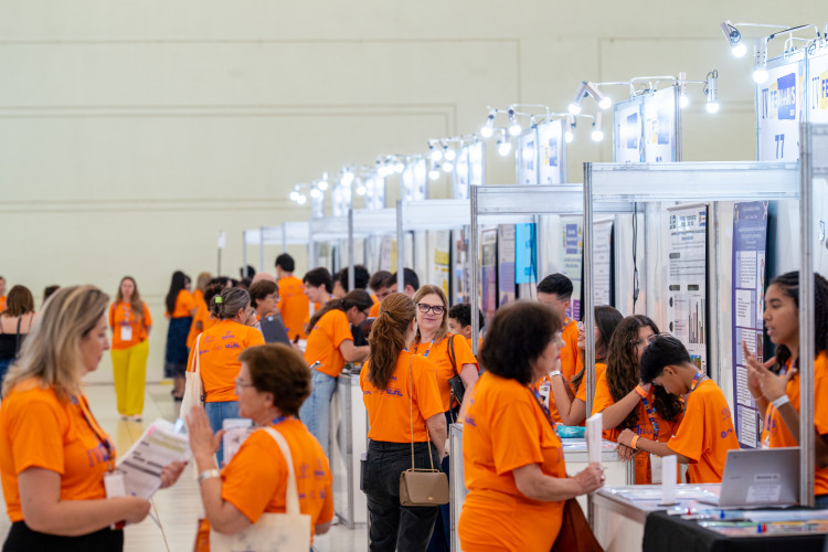 300 projetos: feira destaca inovação de alunos da rede estadual com altas habilidades