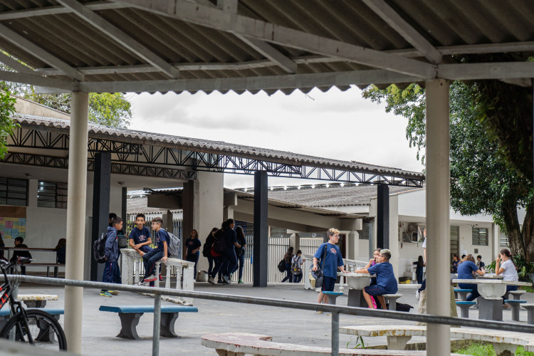 Escolas da rede estadual escolhem novos diretores nesta terça-feira