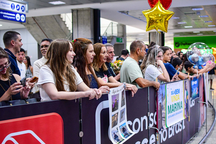 Ganhando o Mundo: reencontros marcam retorno de estudantes do Reino Unido