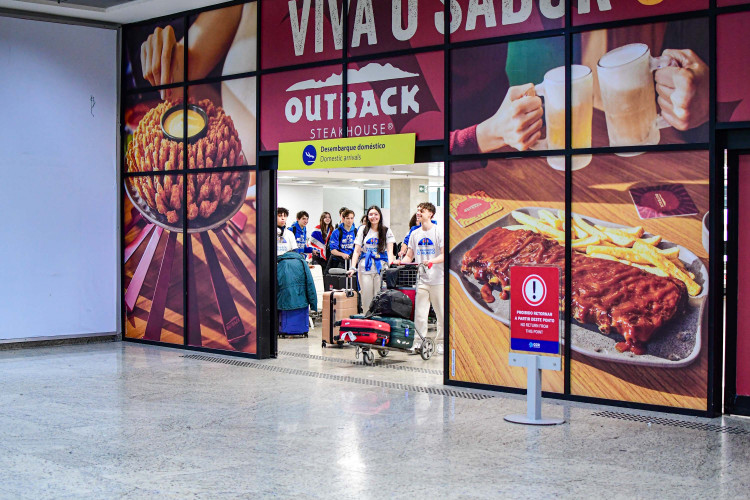 Ganhando o Mundo: reencontros marcam retorno de estudantes do Reino Unido