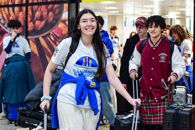 Ganhando o Mundo: reencontros marcam retorno de estudantes do Reino Unido