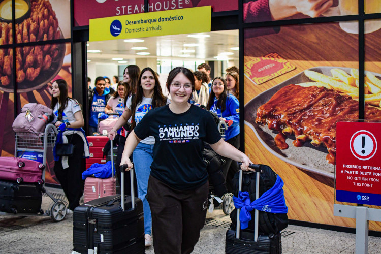 Ganhando o Mundo: reencontros marcam retorno de estudantes do Reino Unido