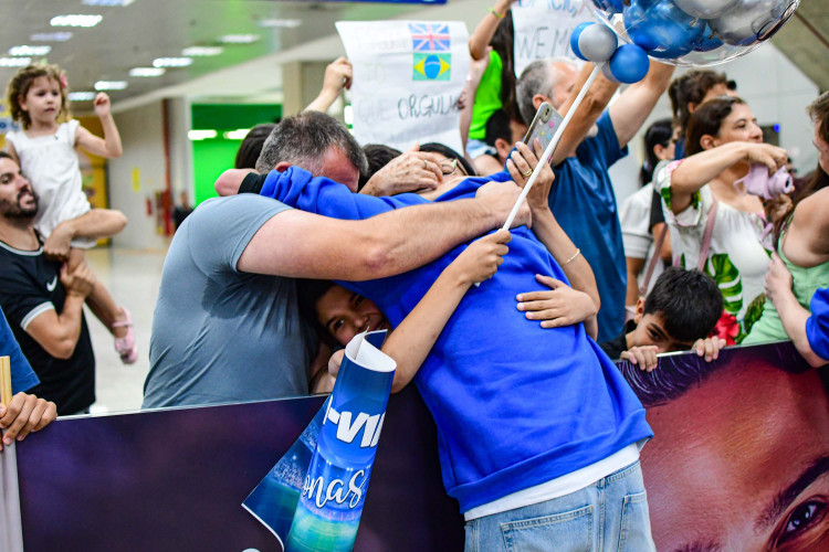 Ganhando o Mundo: reencontros marcam retorno de estudantes do Reino Unido