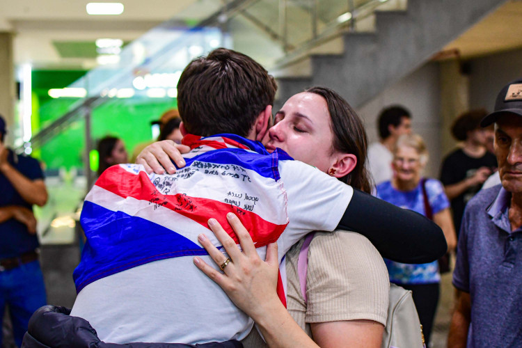 Ganhando o Mundo: reencontros marcam retorno de estudantes do Reino Unido