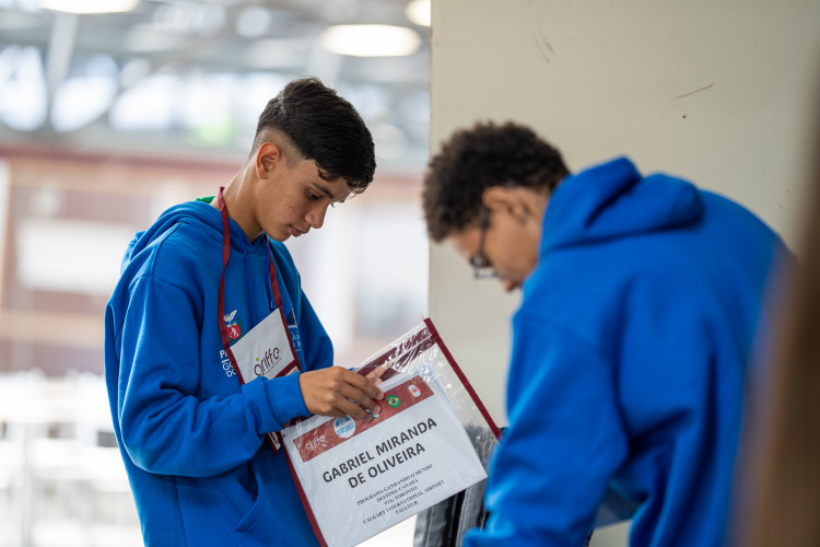 Primeiro voo para o Canadá do Ganhando o Mundo 2026 leva 20 estudantes paranaenses