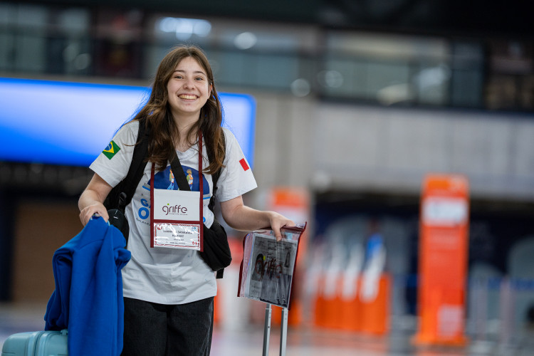 Primeiro voo para o Canadá do Ganhando o Mundo 2026 leva 20 estudantes paranaenses