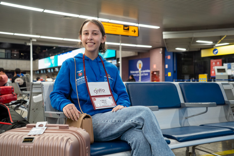 Primeiro voo para o Canadá do Ganhando o Mundo 2026 leva 20 estudantes paranaenses