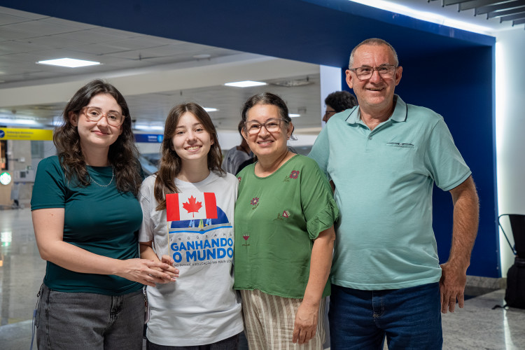 Primeiro voo para o Canadá do Ganhando o Mundo 2026 leva 20 estudantes paranaenses