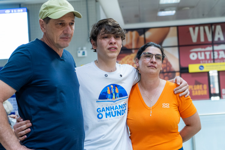 Ganhando o Mundo: grupo volta do Reino Unido com inglês afiado e novas experiências