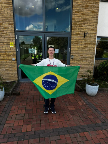 Primeiro desembarque do Ganhando o Mundo em 2026 marca retorno de alunos do Reino Unido