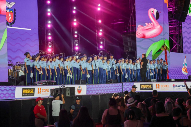 Estudantes de Colégio Cívico-Militar de Piraí do Sul se apresentam para milhares de pessoas no palco do Verão Maior Paraná