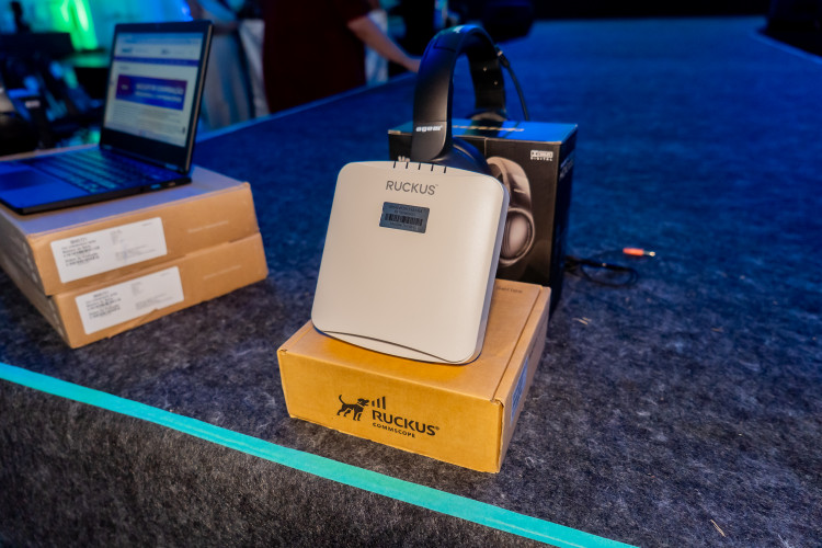 Estado anuncia R$ 63,5 milhões em kits tecnológicos para escolas municipais