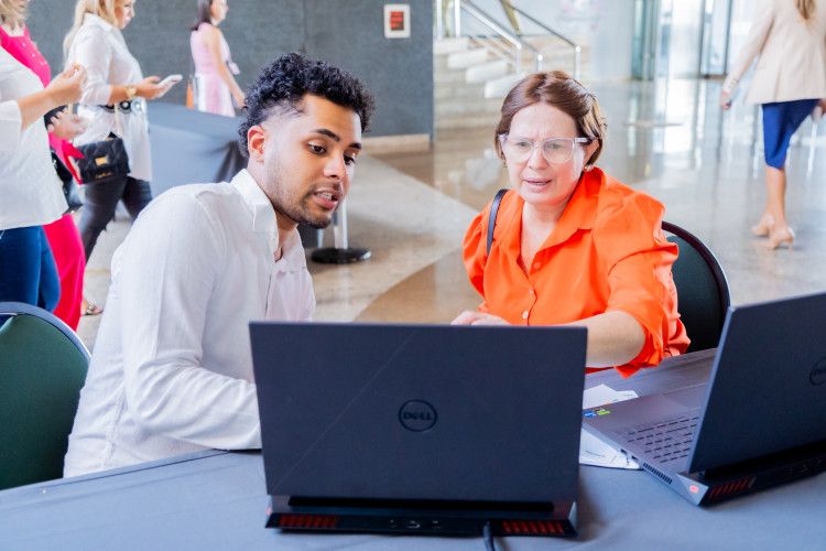 Estado anuncia R$ 63,5 milhões em kits tecnológicos para escolas municipais