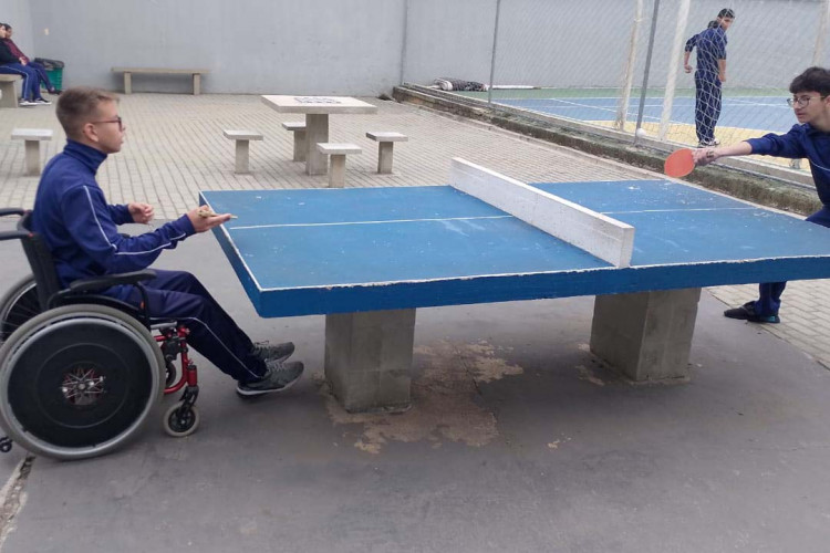 Procura por colégios cívico-militares cresce e fila chega a 20 mil estudantes no Paraná