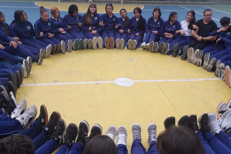 Procura por colégios cívico-militares cresce e fila chega a 20 mil estudantes no Paraná