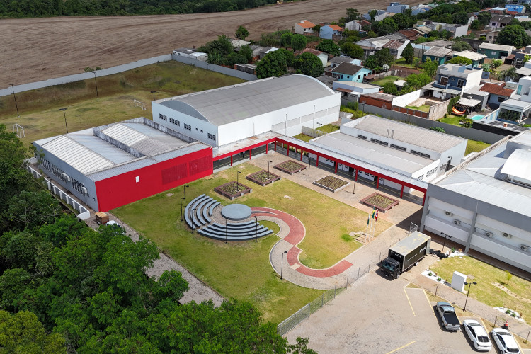 Ensino técnico: governador entrega novo CEEP para mais de mil alunos em Medianeira