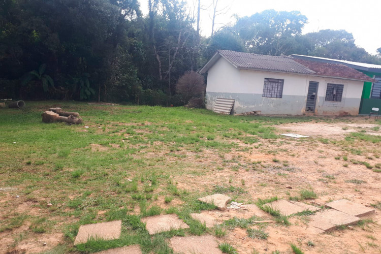 Escola Estadual do Campo Flávio dos Santos, em Palmeira (antes)