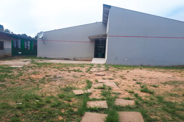 Escola Estadual do Campo Flávio dos Santos, em Palmeira (antes)