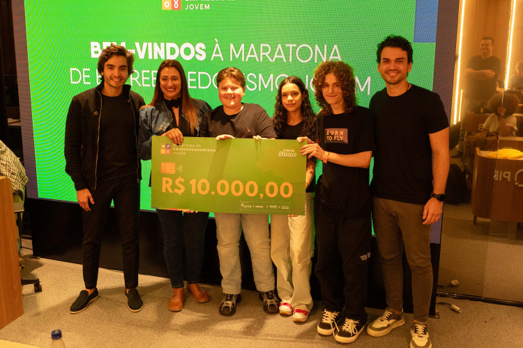 Alunos de Barbosa Ferraz vencem a Maratona de Empreendedorismo Jovem