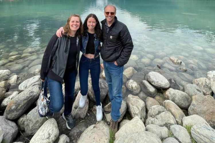 Casal canadense reencontra estudantes do Ganhando o Mundo em cidades do Paraná