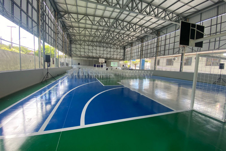 Colégio de Santo Antônio da Platina ganha nova quadra esportiva coberta