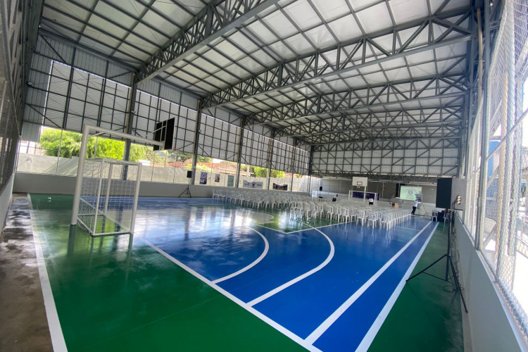 Colégio de Santo Antônio da Platina ganha nova quadra esportiva coberta