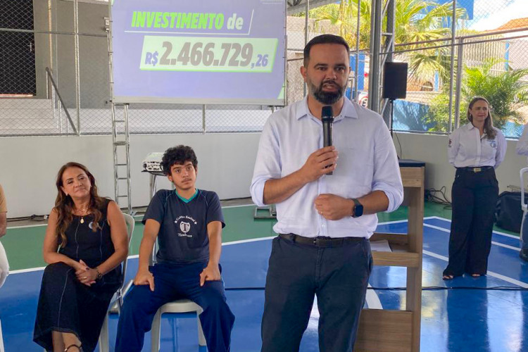 Colégio de Santo Antônio da Platina ganha nova quadra esportiva coberta