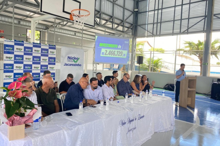 Colégio de Santo Antônio da Platina ganha nova quadra esportiva coberta