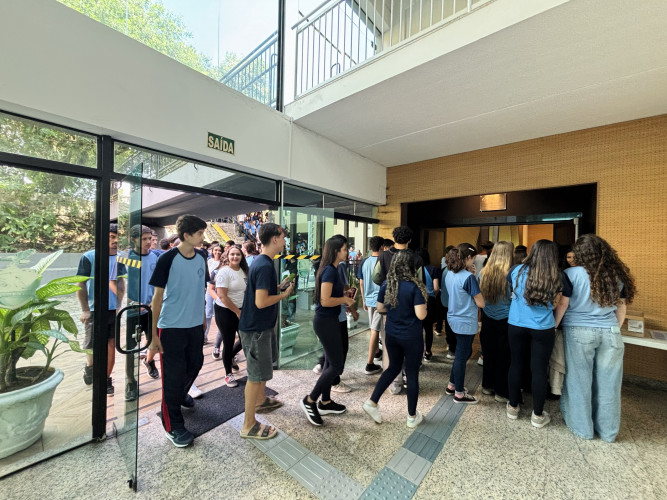 Alunos do Instituto de Educação de Paranaguá retornam às aulas presenciais