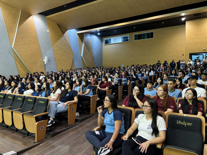 Alunos do Instituto de Educação de Paranaguá retornam às aulas presenciais